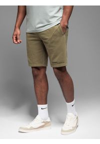 Ombre Clothing - Dopasowane krótkie męskie spodenki dresowe z nadrukami – oliwkowe V4 - Rozmiar: XL. Kolor: oliwkowy. Materiał: dresówka. Długość: krótkie. Wzór: nadruk. Styl: sportowy #8