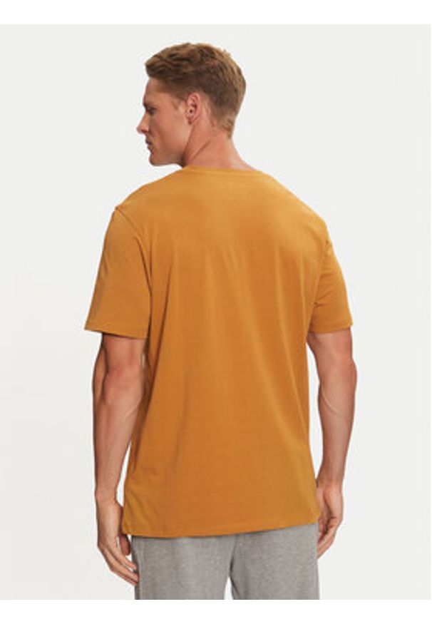 Timberland T-Shirt TB0A2C2R Brązowy Regular Fit. Kolor: brązowy. Materiał: bawełna
