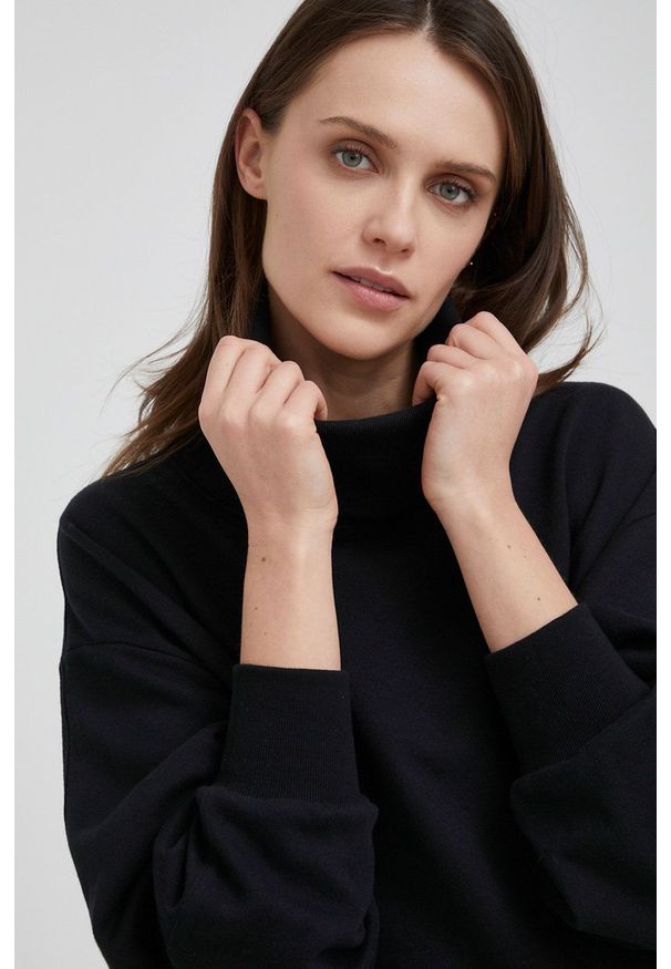 GAP sweter damska kolor czarny. Typ kołnierza: golf. Kolor: czarny. Materiał: dzianina. Długość rękawa: długi rękaw. Długość: długie