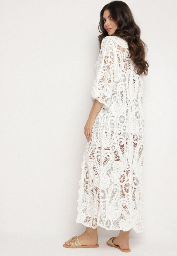 Born2be - Biała Bawełniana Ażurowa Narzutka Kolairra. Okazja: na co dzień. Kolor: biały. Materiał: bawełna. Wzór: ażurowy. Sezon: lato. Styl: casual