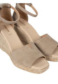 Geox Espadryle "Oleandra" | D25TTD 00022 | Kobieta | Beżowy. Okazja: na co dzień. Kolor: beżowy. Materiał: skóra. Obcas: na koturnie. Styl: elegancki, casual, klasyczny