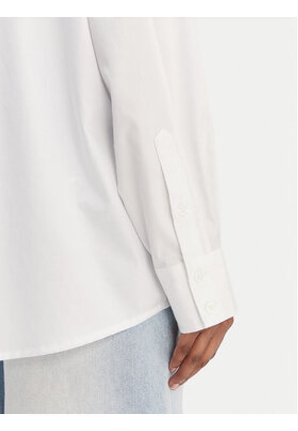 Guess Koszula W6RH57 WAF10 Biały Oversize. Kolor: biały. Materiał: bawełna