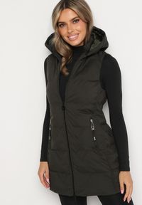 Born2be - Ciemnozielona Pikowana Kamizelka z Odpinanym Kapturem Mavalie. Kolor: zielony. Materiał: jeans. Wzór: aplikacja. Styl: elegancki #5