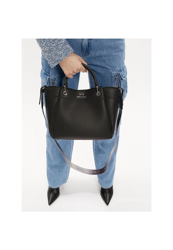 Torebka Armani Exchange. Kolor: czarny