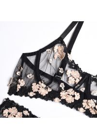 Intica - Komplet bielizny z kwiatowym haftem elegancki i wygodny Changok. Kolor: beżowy. Materiał: tkanina. Wzór: kwiaty, haft #6