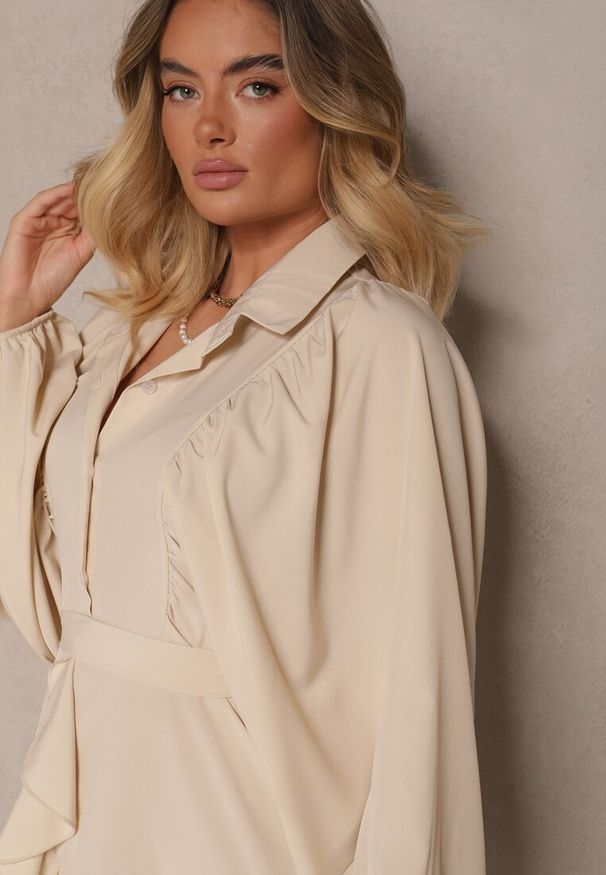 Renee - Beżowa Rozkloszowana Sukienka z Falbanami i Paskiem Divanessa. Okazja: na co dzień. Kolor: beżowy. Materiał: materiał. Typ sukienki: proste, rozkloszowane. Styl: casual