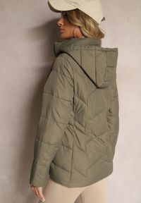 Renee - Ciemnozielona Kurtka Pikowana z Kapturem z Możliwością Odpięcia Felathra. Okazja: na co dzień. Typ kołnierza: kaptur. Kolor: zielony. Materiał: jeans. Styl: casual, elegancki #5