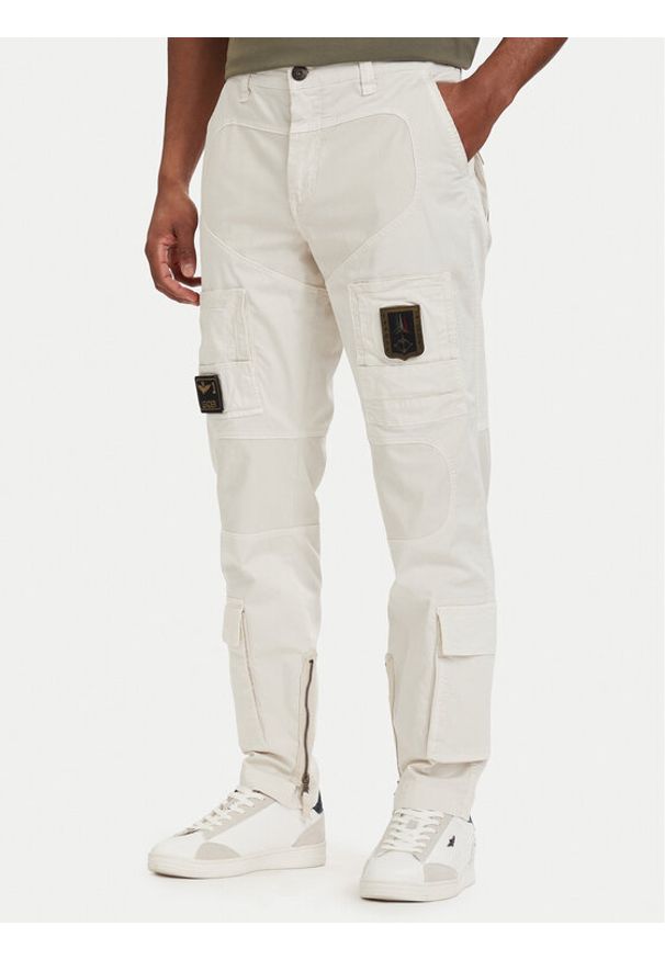 Aeronautica Militare Spodnie cargo Iconic Anti-G 261PA1387UCT01493 Beżowy Regular Fit. Kolor: beżowy. Materiał: bawełna