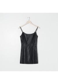 Sinsay - Sukienka mini z imitacji skóry - Czarny. Kolor: czarny. Materiał: skóra. Długość: mini #1