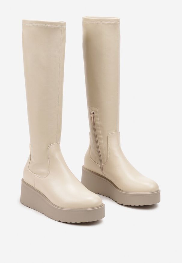 Born2be - Beżowe Casualowe Kozaki na Platformie z Okrągłym Noskiem Tirinita. Okazja: na co dzień. Nosek buta: okrągły. Kolor: beżowy. Materiał: dzianina, wełna, skóra, jeans. Obcas: na platformie. Styl: casual. Wysokość obcasa: średni