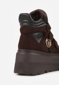 Born2be - Brązowe Botki Vices w Stylu Sneakersów na Platformie Afirriva. Okazja: na co dzień. Zapięcie: rzepy. Kolor: brązowy. Materiał: jeans. Wzór: aplikacja. Obcas: na platformie. Wysokość obcasa: średni #9