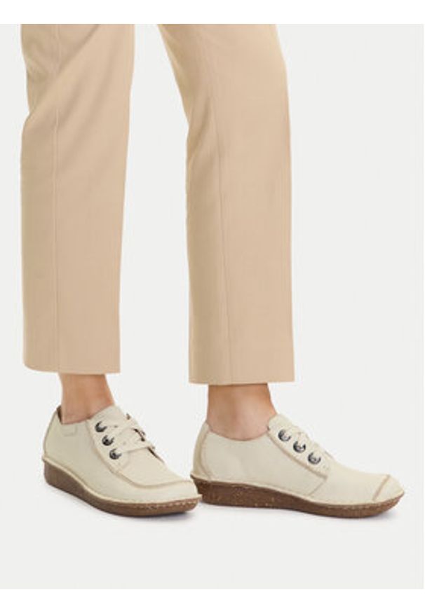 Clarks Półbuty Funny Dream 26181433 Écru. Materiał: skóra