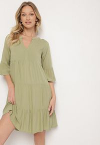 Born2be - Zielona Rozkloszowana Sukienka z Wiskozy z Falbanami Izleia. Okazja: na co dzień. Kolor: zielony. Materiał: wiskoza. Styl: elegancki, casual #5