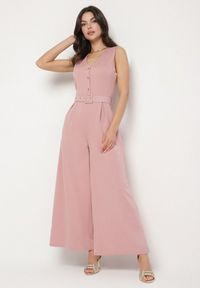Born2be - Różowy Taliowany Kombinezon z Wiskozą Ozdobiony Paskiem Ralinelle. Okazja: na imprezę. Kolor: różowy. Materiał: wiskoza. Wzór: aplikacja. Styl: elegancki, klasyczny #2
