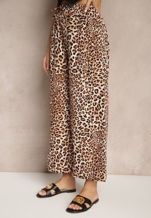 Renee - Beżowo-Brązowe Spodnie Wide Leg z Gumką w Talii w Panterkowy Wzór Filanira. Okazja: na co dzień. Kolor: czarny. Styl: elegancki, casual