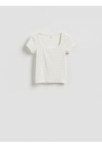 Reserved - Bawełniany t-shirt w groszki - biały. Kolor: biały. Materiał: bawełna. Wzór: grochy