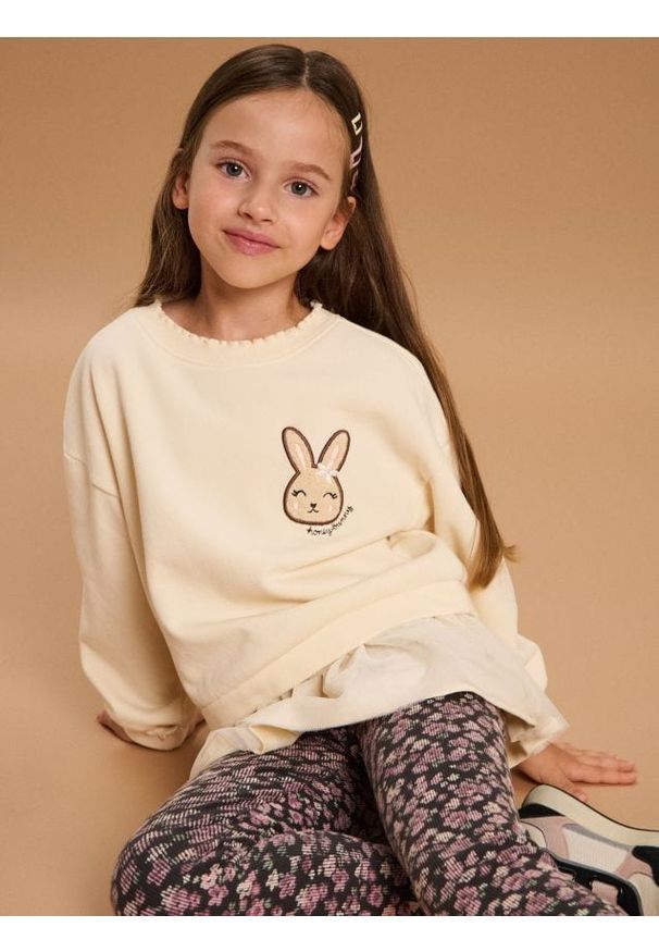 Sinsay - Bluza crewneck z falbanami - kremowy. Kolor: kremowy