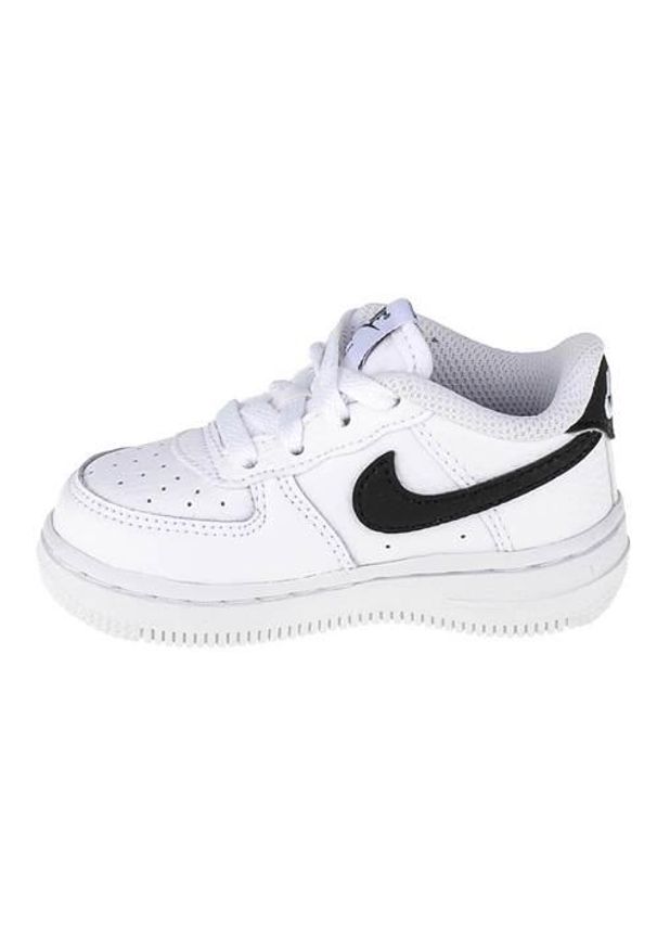 Buty do chodzenia dla dzieci Nike Force 1 Inf. Zapięcie: sznurówki. Kolor: biały. Materiał: skóra, syntetyk, tkanina, materiał. Szerokość cholewki: normalna. Sport: turystyka piesza