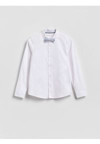 Reserved - Elegancka koszula z muchą - biały. Kolor: biały. Materiał: tkanina, bawełna. Styl: elegancki #1