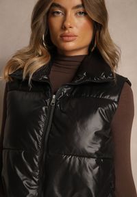 Renee - Czarna Krótka Pikowana Kamizelka Katiella. Kolor: czarny. Długość: krótkie #5