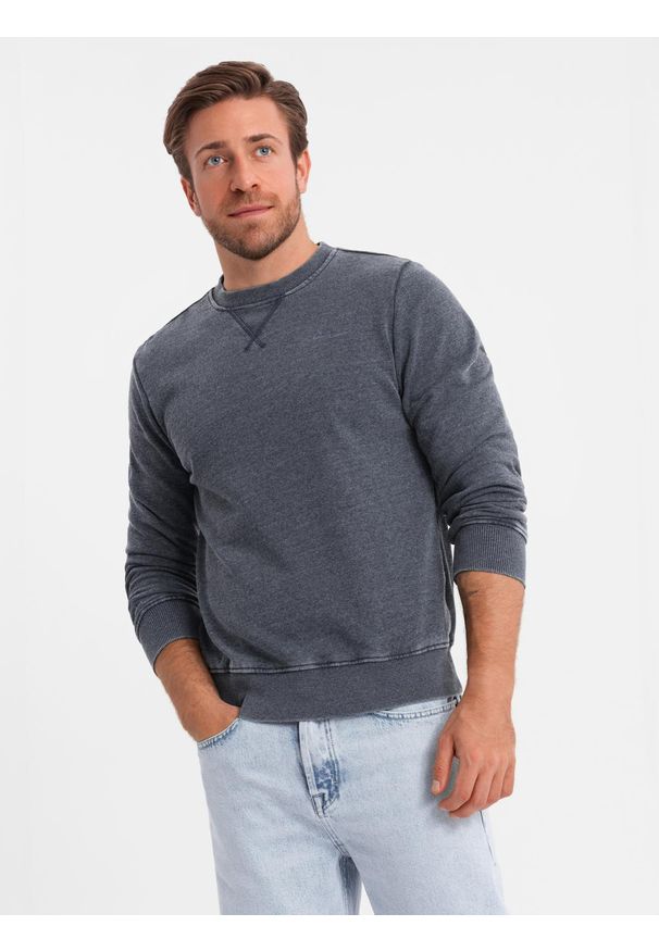 Ombre Clothing - Washowana bluza męska z ozdobnym przeszyciem przy dekolcie - granatowa V4 - Rozmiar: L. Kolor: niebieski. Materiał: jeans, materiał, poliester, bawełna. Wzór: haft
