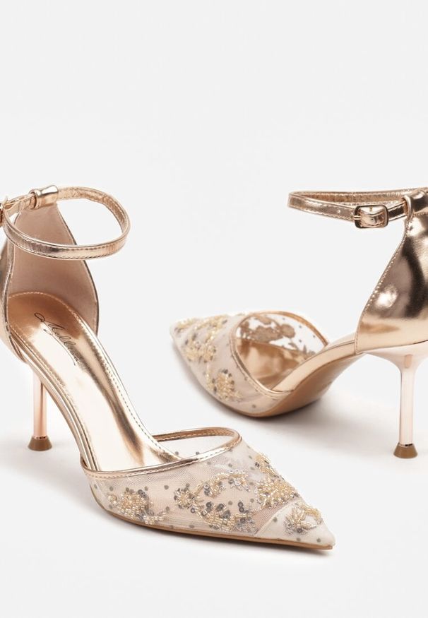 Born2be - Szampańskie Sandały na Szpilce z Zapięciem na Sprzączkę i Ozdobną Siateczką Oliswena. Okazja: na co dzień, na spotkanie biznesowe. Zapięcie: sprzączka. Kolor: złoty. Wzór: aplikacja. Obcas: na szpilce. Styl: klasyczny, casual, biznesowy