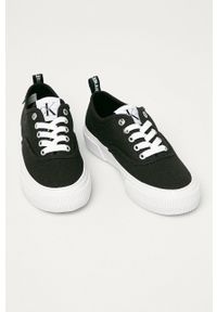 Calvin Klein Jeans - Tenisówki. Nosek buta: okrągły. Zapięcie: sznurówki. Kolor: czarny. Materiał: syntetyk, materiał, guma. Szerokość cholewki: normalna. Obcas: na obcasie. Wysokość obcasa: średni #4