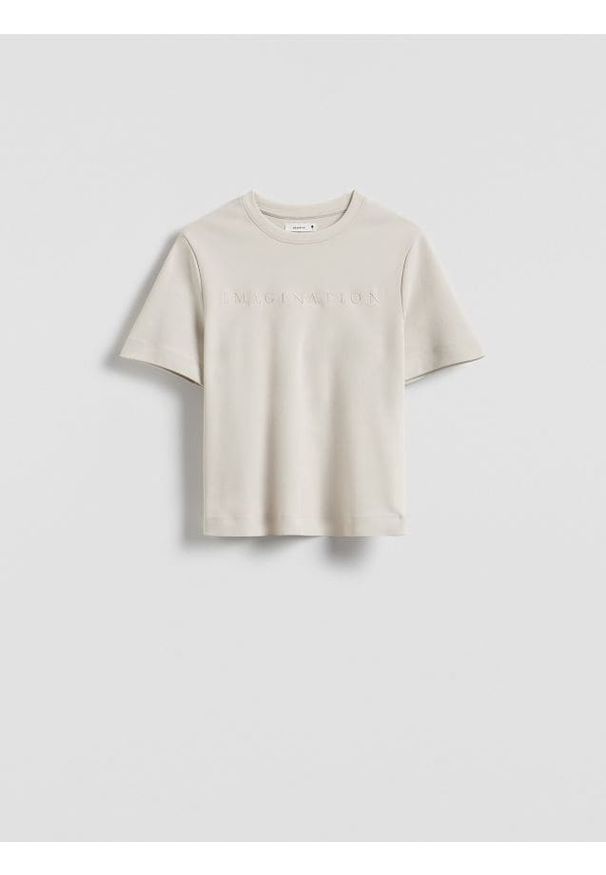 Reserved - T-shirt z haftowanym napisem - beżowy. Kolor: beżowy. Materiał: bawełna. Wzór: napisy, haft