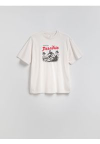 Reserved - T-shirt boxy z nadrukiem - jasnoszary. Kolor: szary. Materiał: bawełna, dzianina. Wzór: nadruk