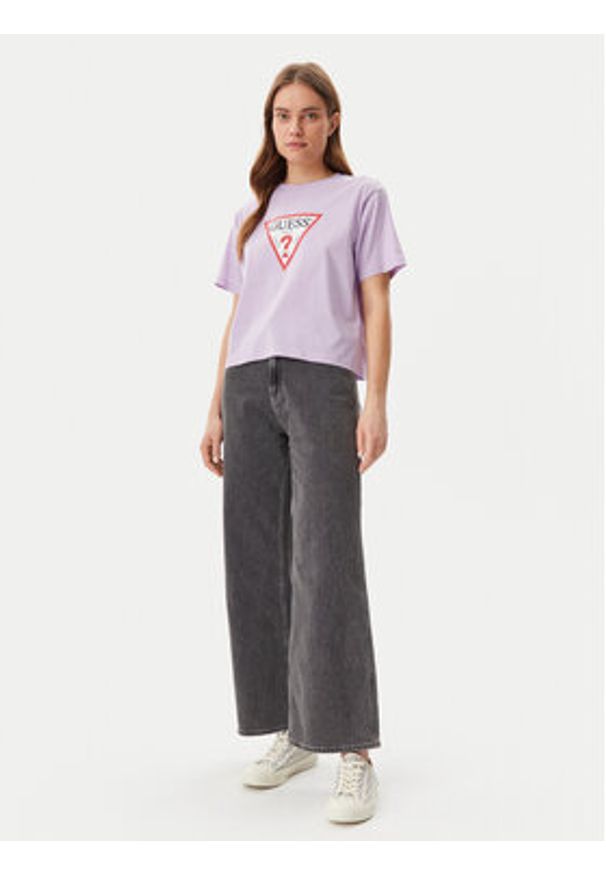 Guess Jeans T-Shirt W4YI73 K8HM0 Fioletowy Boxy Fit. Kolor: fioletowy. Materiał: bawełna