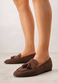 Renee - Brązowe Perforowane Mokasyny z Imitacji Zamszu Zdobione Frędzlami Vaeliane. Okazja: na co dzień. Kolor: brązowy. Materiał: zamsz. Wzór: aplikacja. Styl: casual, elegancki #7