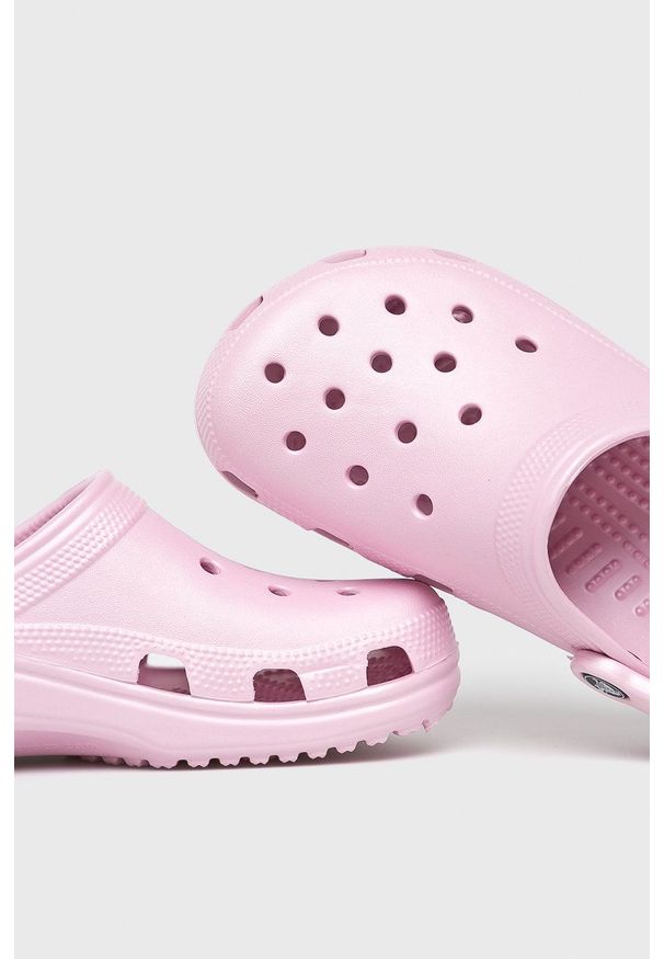 Crocs - Klapki. Kolor: różowy. Materiał: materiał. Wzór: gładki