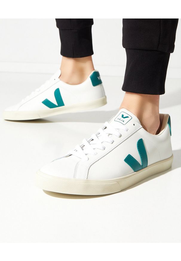 Veja - VEJA - Białe sneakersy ze skóry Esplar. Zapięcie: sznurówki. Kolor: biały. Materiał: guma, materiał. Szerokość cholewki: normalna