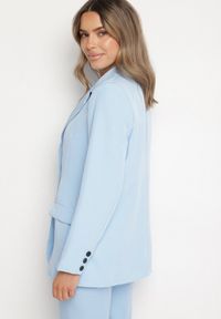 Born2be - Niebieska Klasyczna Marynarka o Jednorzędowym Kroju z Imitacją Kieszeni Felzeri. Kolor: niebieski. Materiał: tkanina. Styl: klasyczny