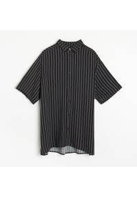 Reserved - Wiskozowa koszula w paski - Czarny. Kolor: czarny. Materiał: wiskoza. Wzór: paski #1