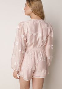 Born2be - Różowy Kopertowy Kombinezon z Tencelu Ozdobiony Kwiatkami 3D i Cekinami Adralila. Okazja: na co dzień, na spacer. Kolor: różowy. Materiał: materiał, poliester. Wzór: kwiaty, aplikacja. Sezon: lato. Styl: casual, klasyczny, elegancki #3