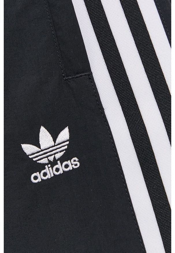 adidas Originals Spodnie damskie kolor czarny. Kolor: czarny. Materiał: materiał, poliester, tkanina, poliamid. Wzór: gładki