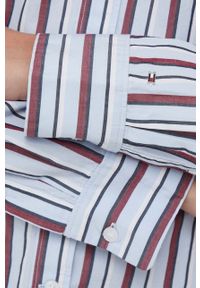 TOMMY HILFIGER - Tommy Hilfiger koszula bawełniana damska kolor niebieski regular z kołnierzykiem klasycznym. Okazja: na co dzień. Typ kołnierza: kołnierzyk klasyczny. Kolor: niebieski. Materiał: bawełna. Długość rękawa: długi rękaw. Długość: długie. Styl: klasyczny #5