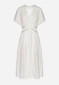 Born2be - Biała Sukienka Plisowana z Dekoltem w V z Paskiem w Talii Zolseki. Okazja: na co dzień. Kolor: biały. Styl: casual, klasyczny #5