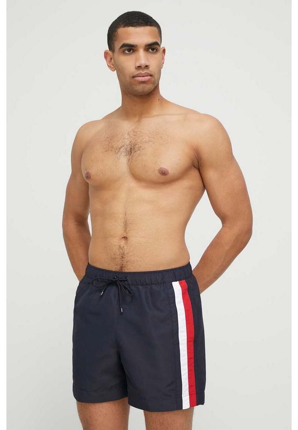 TOMMY HILFIGER - Tommy Hilfiger szorty kąpielowe kolor granatowy. Kolor: niebieski. Materiał: tkanina, poliester