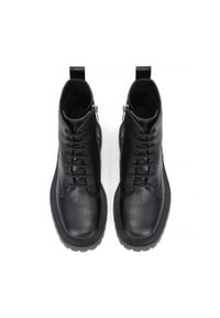 Kazar - Czarne trzewiki damskie. Wysokość cholewki: przed kolano. Zapięcie: sznurówki. Kolor: czarny. Materiał: skóra, lakier. Szerokość cholewki: normalna. Wzór: aplikacja #2