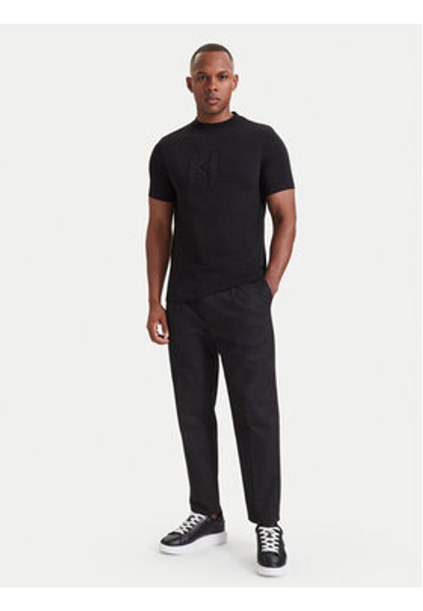 Karl Lagerfeld - KARL LAGERFELD T-Shirt 755047 564235 Czarny Regular Fit. Typ kołnierza: dekolt w karo. Kolor: czarny. Materiał: bawełna