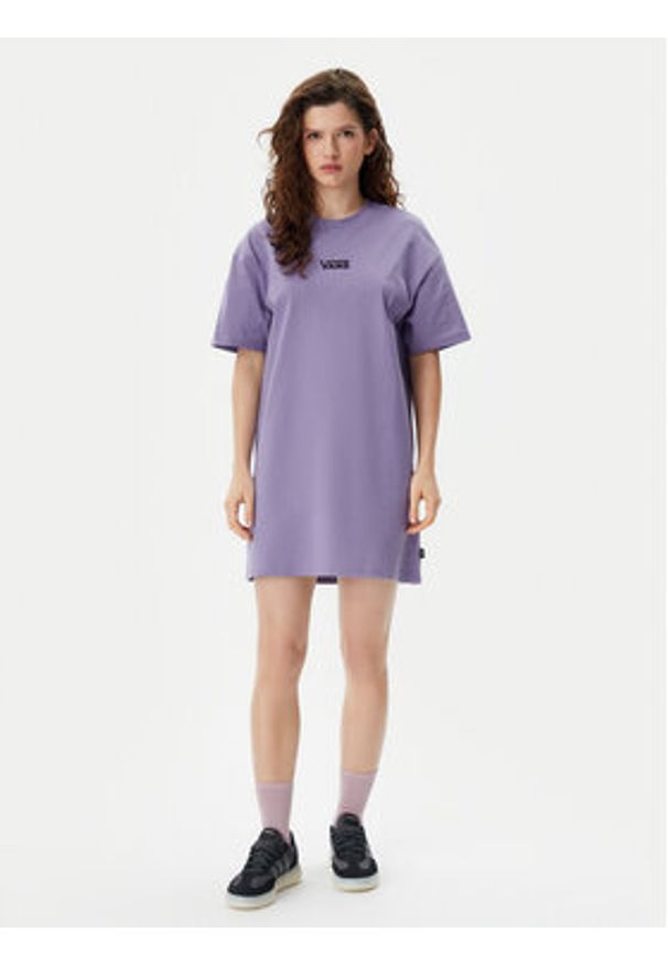 Vans Sukienka codzienna Center Vee VN0A4RU2 Fioletowy Oversize. Okazja: na co dzień. Kolor: fioletowy. Materiał: bawełna. Typ sukienki: oversize, proste. Styl: casual