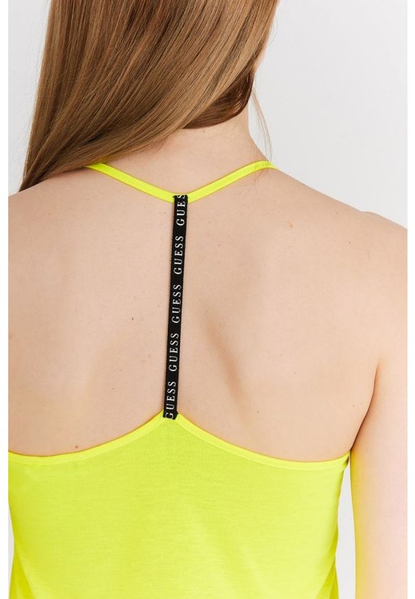 Guess - GUESS Żółta damska neonowa sukienka z trójkątnym logo na ramiączka, Rozmiar XS. Kolor: żółty. Materiał: poliester. Długość rękawa: na ramiączkach. Wzór: nadruk