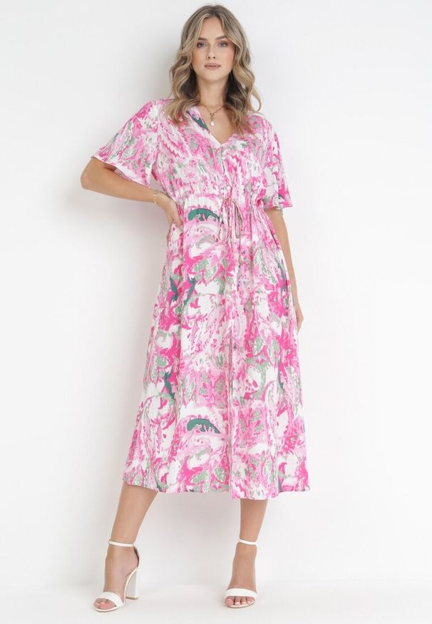 Born2be - Różowa Sukienka Midi ze Ściągaczem Veneranda. Kolor: różowy. Długość: midi