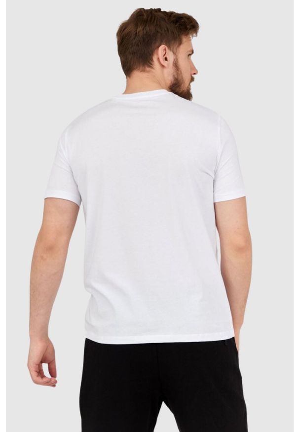 Armani Exchange - ARMANI EXCHANGE Biały t-shirt męski z czarnym logo. Kolor: biały. Materiał: prążkowany