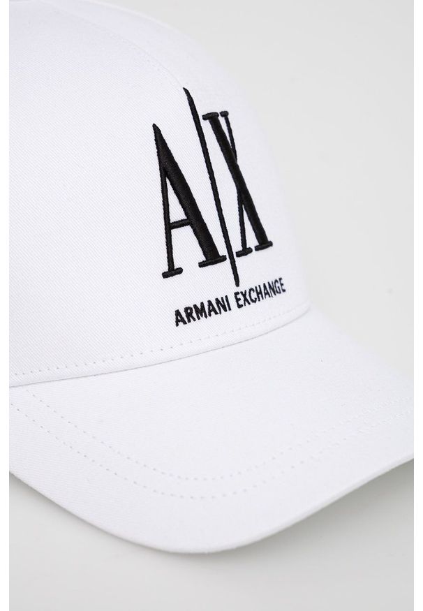 Armani Exchange Czapka kolor biały z aplikacją. Kolor: biały. Wzór: aplikacja