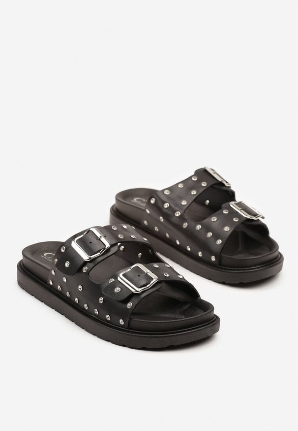 Renee - Czarne Klapki z Regulowanymi Paskami i Cyrkoniami Fenelora. Okazja: na co dzień, na spacer. Kolor: czarny. Materiał: jeans. Wzór: aplikacja. Styl: casual