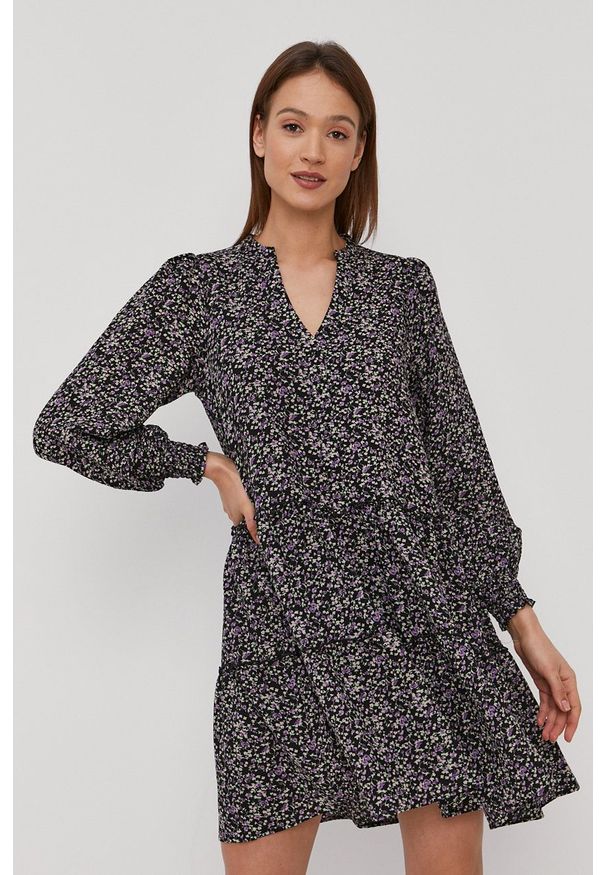 Vero Moda - Sukienka. Kolor: czarny. Materiał: tkanina. Typ sukienki: rozkloszowane