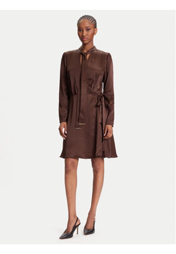 Marciano Guess Sukienka codzienna 5YGK28 7350A Brązowy Regular Fit. Okazja: na co dzień. Kolor: brązowy. Materiał: wiskoza. Typ sukienki: proste. Styl: casual